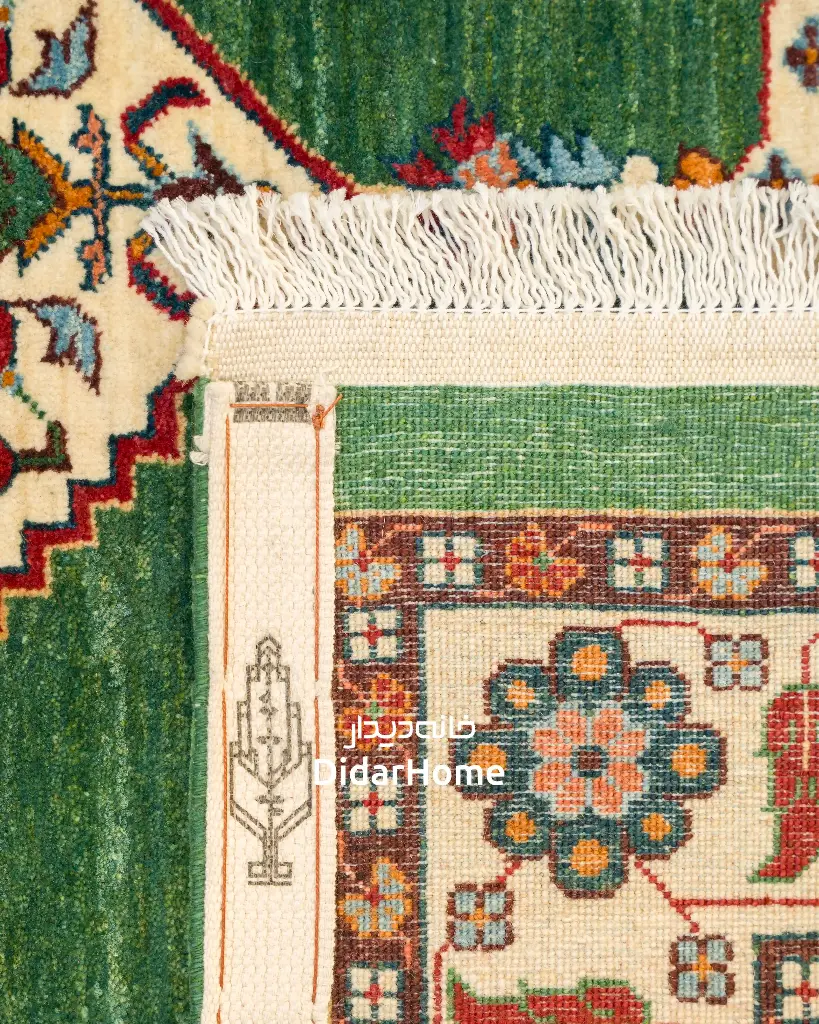 فرش دستباف قشقایی طرح ترنجی ۴/۵۴ متری