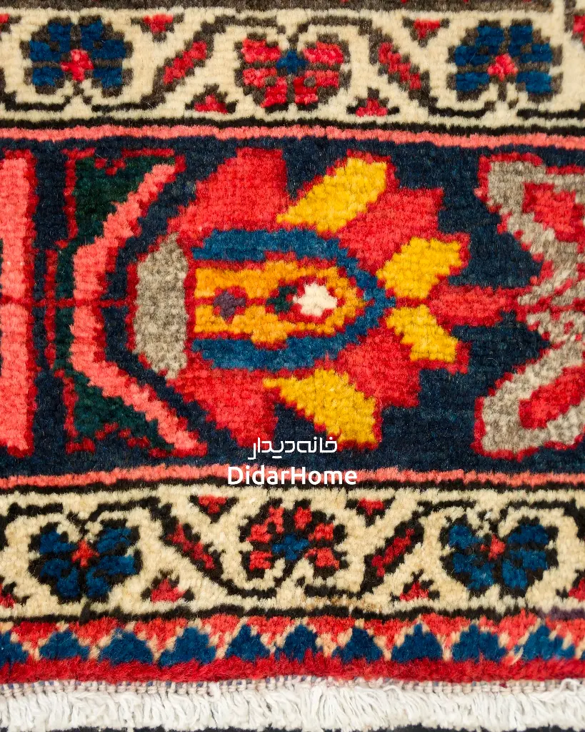 فرش دستباف آنتیک بختیاری طرح خشتی ۳/۲۳ متری