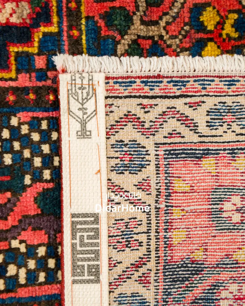 فرش دستباف آنتیک بختیاری طرح خشتی ۳/۲۳ متری