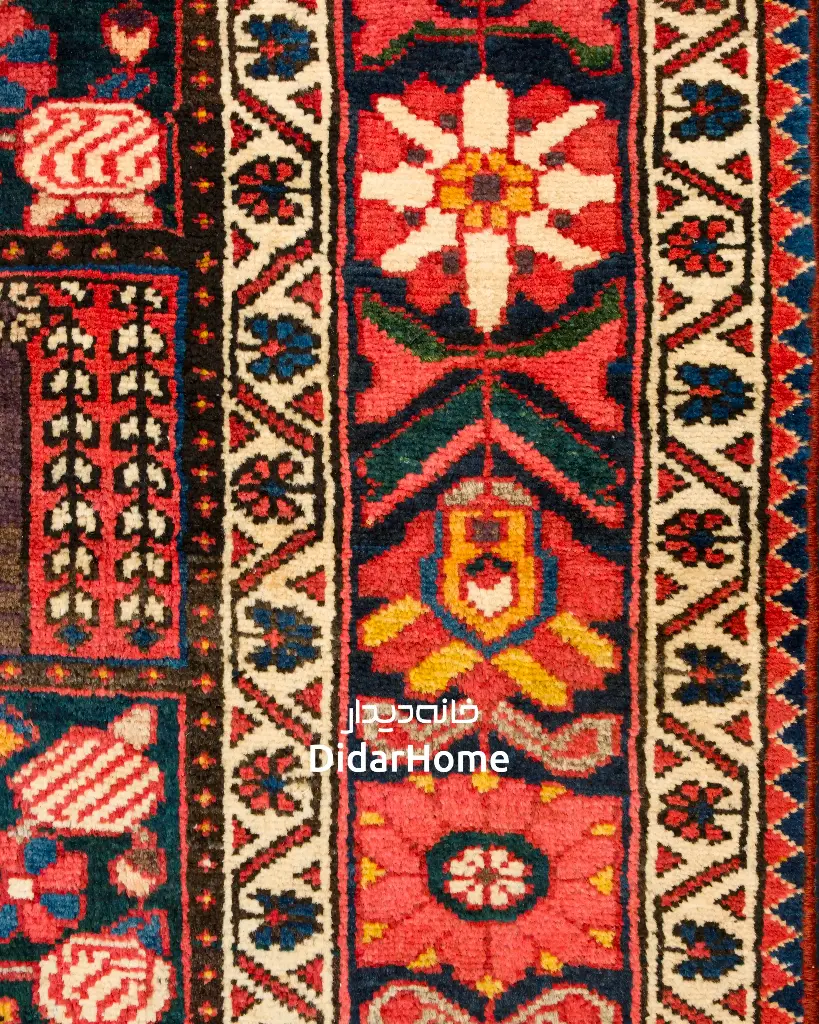 فرش دستباف آنتیک بختیاری طرح خشتی ۳/۲۳ متری