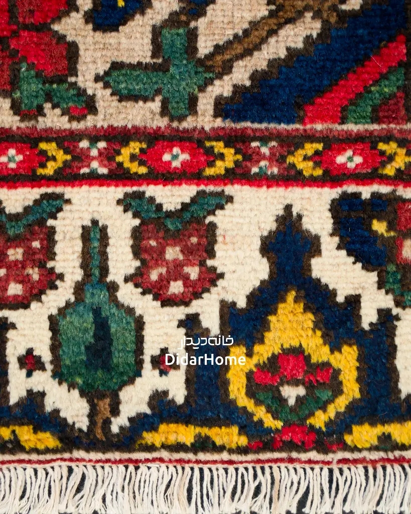 فرش دستباف آنتیک بختیاری طرح خشتی ۵/۹۷ متری