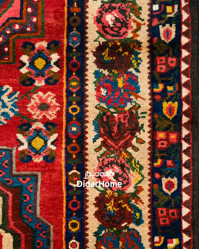 فرش دستباف آنتیک بختیاری طرح قابی ۶/۸۶ متری